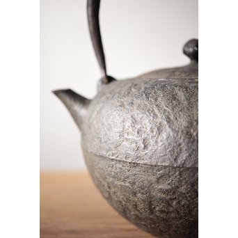 南部名工 有坂 日の丸型砲口鉄瓶　M205 