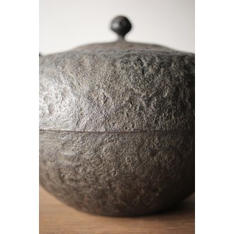 南部名工 有坂 日の丸型砲口鉄瓶　M205 