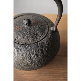 南部名工 有坂 日の丸型砲口鉄瓶　M205 