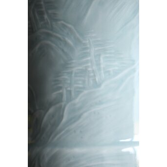 帝室技芸員 三代 清風与平 秘色釉山水浮文尊式花瓶　P186 