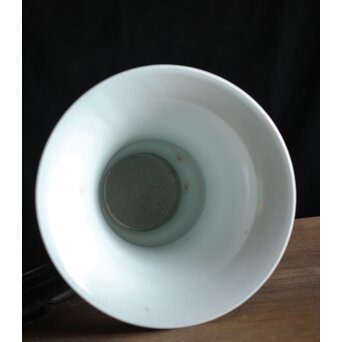 帝室技芸員 三代 清風与平 秘色釉山水浮文尊式花瓶　P186 