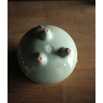 帝室技芸員 三代 清風与平 純銀火屋袴腰青磁香炉　P187 