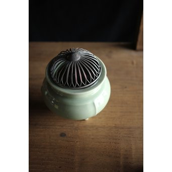 帝室技芸員 三代 清風与平 純銀火屋袴腰青磁香炉　P187 