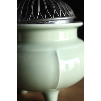 帝室技芸員 三代 清風与平 純銀火屋袴腰青磁香炉　P187 