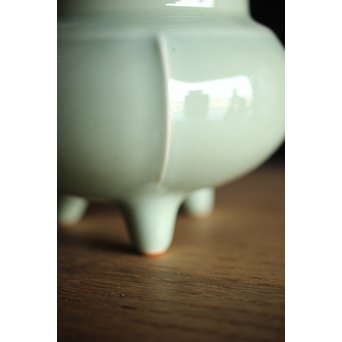 帝室技芸員 三代 清風与平 純銀火屋袴腰青磁香炉　P187 