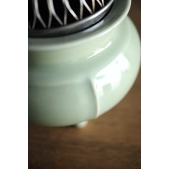 帝室技芸員 三代 清風与平 純銀火屋袴腰青磁香炉　P187 