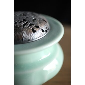 二代 諏訪蘇山 純銀火屋 青磁袴腰香炉　P188 