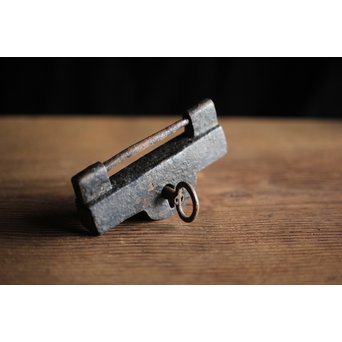 小ぶり和鉄錠前　M209