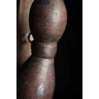 銀象嵌 鉄打出瓢型 火薬入/一輪挿　M211 