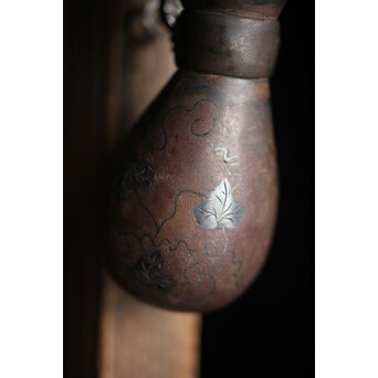 銀象嵌 鉄打出瓢型 火薬入/一輪挿　M211 