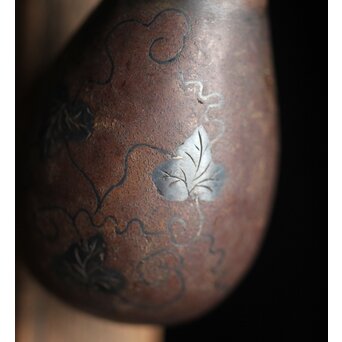 銀象嵌 鉄打出瓢型 火薬入/一輪挿　M211 