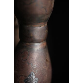 銀象嵌 鉄打出瓢型 火薬入/一輪挿　M211 