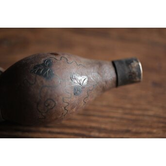 銀象嵌 鉄打出瓢型 火薬入/一輪挿　M211 