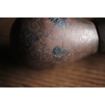 銀象嵌 鉄打出瓢型 火薬入/一輪挿　M211 