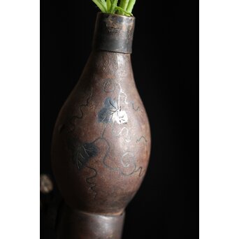 銀象嵌 鉄打出瓢型 火薬入/一輪挿　M211 