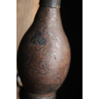 銀象嵌 鉄打出瓢型 火薬入/一輪挿　M211 