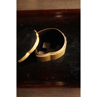 蕪型蒔絵香合　Q107 