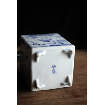 三浦竹泉造 龍耳 祥瑞手染付四方香炉　P189 