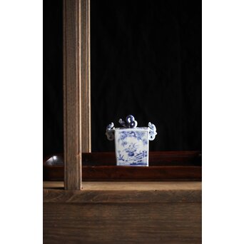 三浦竹泉造 龍耳 祥瑞手染付四方香炉　P189 