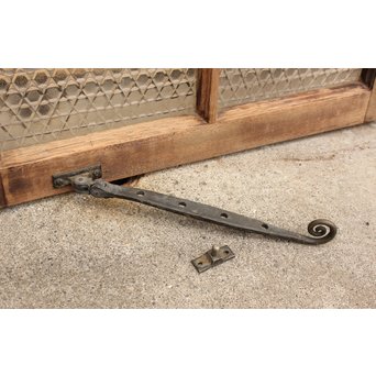 洋館デザイン金具のプレスガラス窓 2枚1組　GD1287 ※実際は上にぶら下がっている金具が下部に来ます