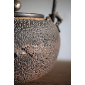 能登川亀文堂 波千鳥提手 楼閣山水銀象嵌丸形鉄瓶 湯沸　M216 