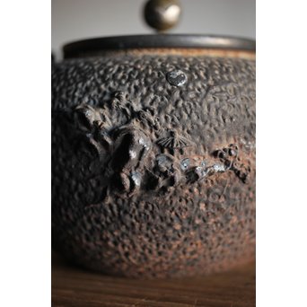 能登川亀文堂 波千鳥提手 楼閣山水銀象嵌丸形鉄瓶 湯沸　M216 