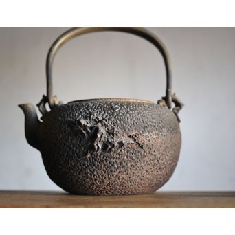 能登川亀文堂 波千鳥提手 楼閣山水銀象嵌丸形鉄瓶 湯沸　M216 