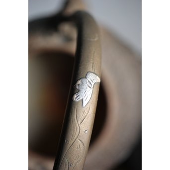 能登川亀文堂 波千鳥提手 楼閣山水銀象嵌丸形鉄瓶 湯沸　M216 