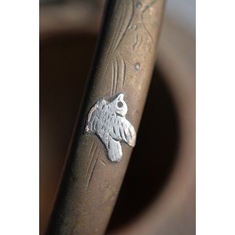 能登川亀文堂 波千鳥提手 楼閣山水銀象嵌丸形鉄瓶 湯沸　M216 