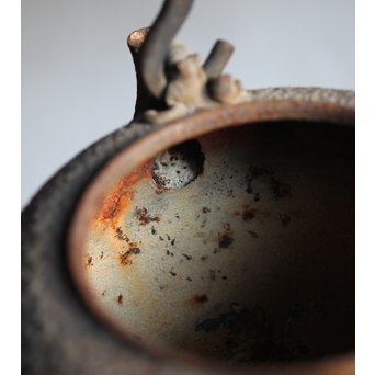 能登川亀文堂 波千鳥提手 楼閣山水銀象嵌丸形鉄瓶 湯沸　M216 