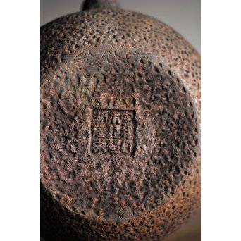 能登川亀文堂 波千鳥提手 楼閣山水銀象嵌丸形鉄瓶 湯沸　M216 