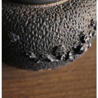 能登川亀文堂 波千鳥提手 楼閣山水銀象嵌丸形鉄瓶 湯沸　M216 