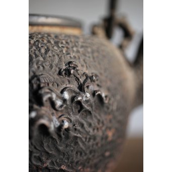 能登川亀文堂 波千鳥提手 楼閣山水銀象嵌丸形鉄瓶 湯沸　M216 