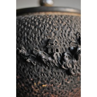 能登川亀文堂 波千鳥提手 楼閣山水銀象嵌丸形鉄瓶 湯沸　M216 