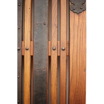 鉄金具尽 波兎と巾着金具 総欅格子蔵戸　W002Y 