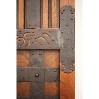 鉄金具尽 波兎と巾着金具 総欅格子蔵戸　W002Y 