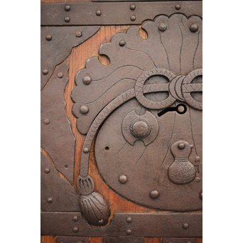 鉄金具尽 波兎と巾着金具 総欅格子蔵戸　W002Y 