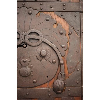 鉄金具尽 波兎と巾着金具 総欅格子蔵戸　W002Y 