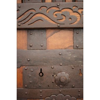 鉄金具尽 波兎と巾着金具 総欅格子蔵戸　W002Y 