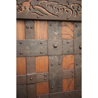 鉄金具尽 波兎と巾着金具 総欅格子蔵戸　W002Y 