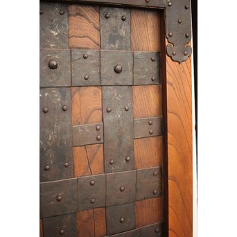 鉄金具尽 波兎と巾着金具 総欅格子蔵戸　W002Y 