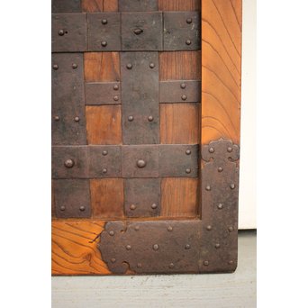 鉄金具尽 波兎と巾着金具 総欅格子蔵戸　W002Y 