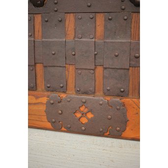 鉄金具尽 波兎と巾着金具 総欅格子蔵戸　W002Y 