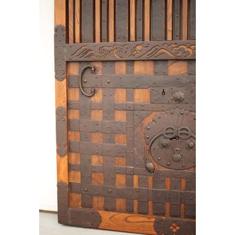 鉄金具尽 波兎と巾着金具 総欅格子蔵戸　W002Y 