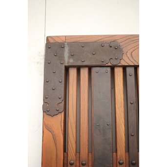 鉄金具尽 波兎と巾着金具 総欅格子蔵戸　W002Y 