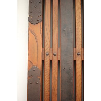 鉄金具尽 波兎と巾着金具 総欅格子蔵戸　W002Y 