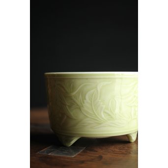 板谷波山風 淡斎作 唐木透蓋 瑪瑙摘 陽刻青磁香炉　P200 