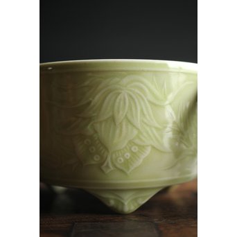 板谷波山風 淡斎作 唐木透蓋 瑪瑙摘 陽刻青磁香炉　P200 