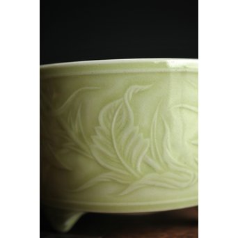 板谷波山風 淡斎作 唐木透蓋 瑪瑙摘 陽刻青磁香炉　P200 