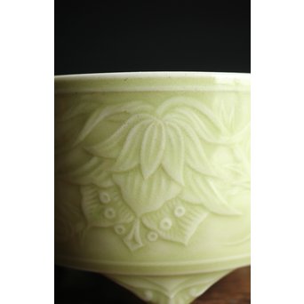 板谷波山風 淡斎作 唐木透蓋 瑪瑙摘 陽刻青磁香炉　P200 